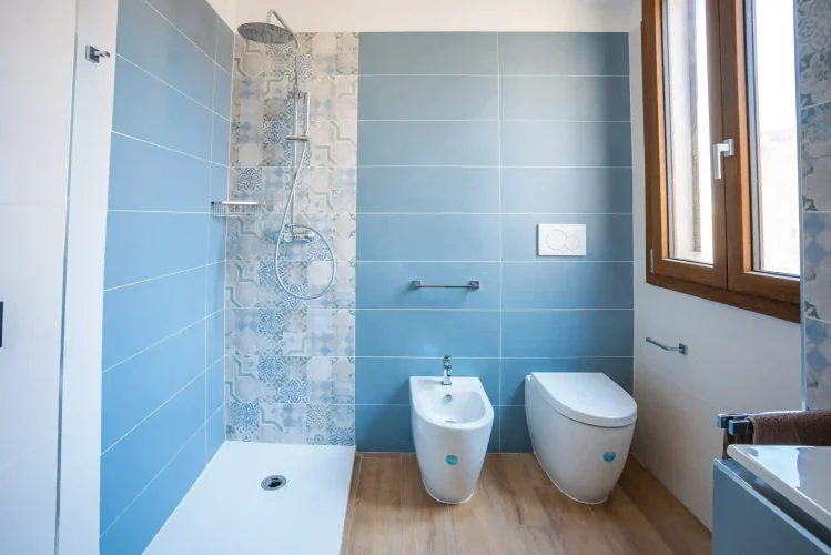 Attico-bagno-blu-1